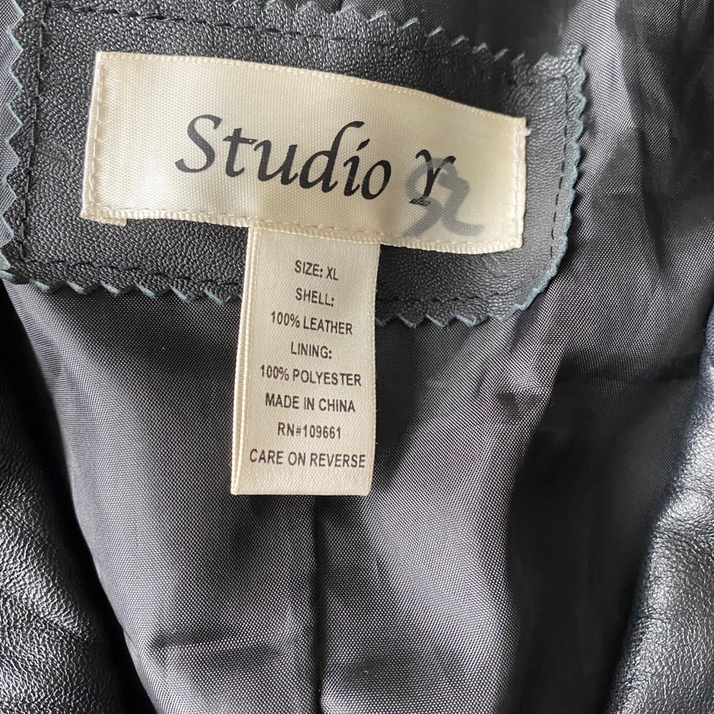 Leather jacket - Picture 3 of 8